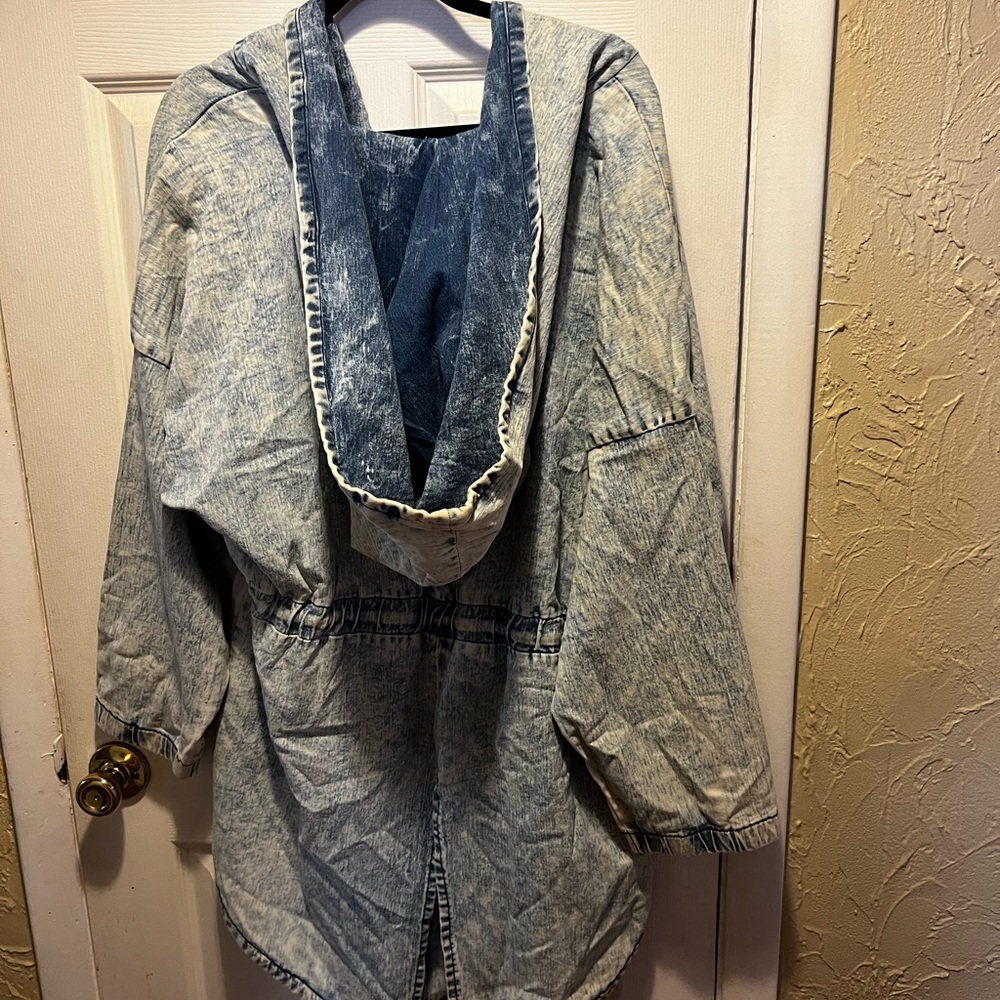 Very nice light blue jeans jacket 3X for that fashionable lady